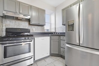 Building Photo - 314 Paterson Plank Rd