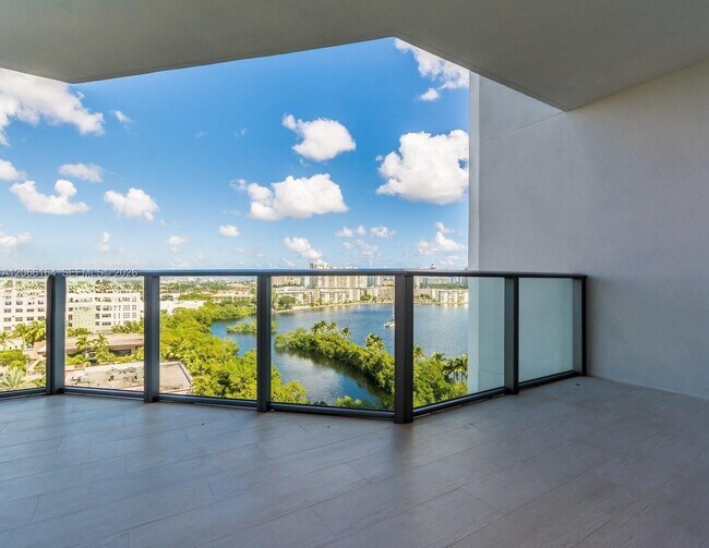 Building Photo - 17301 Biscayne Blvd
