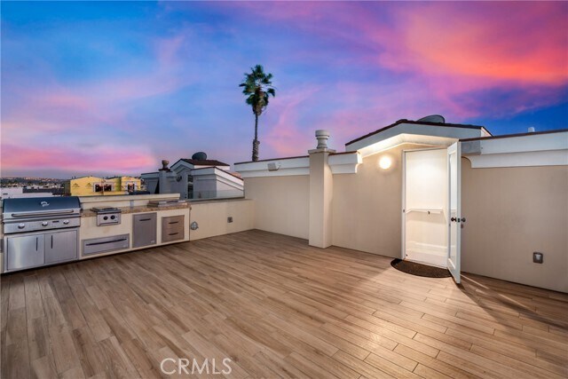 Building Photo - 208 E Balboa Blvd