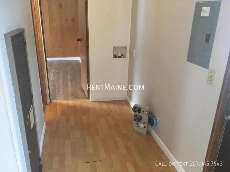 Building Photo - 715 College Ave