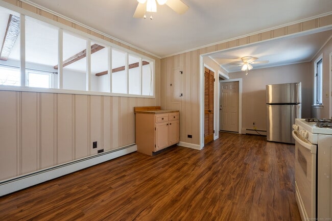 Building Photo - 10 Woodland Ter 1