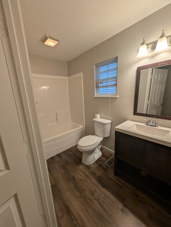 Building Photo - 825 Camp St