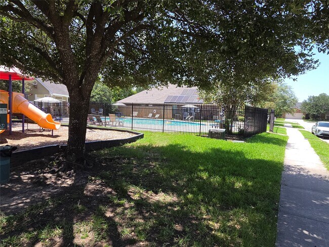 Building Photo - 3031 Lockeridge Village Dr