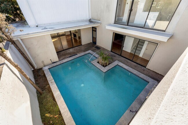 Building Photo - 1201 Autrey St