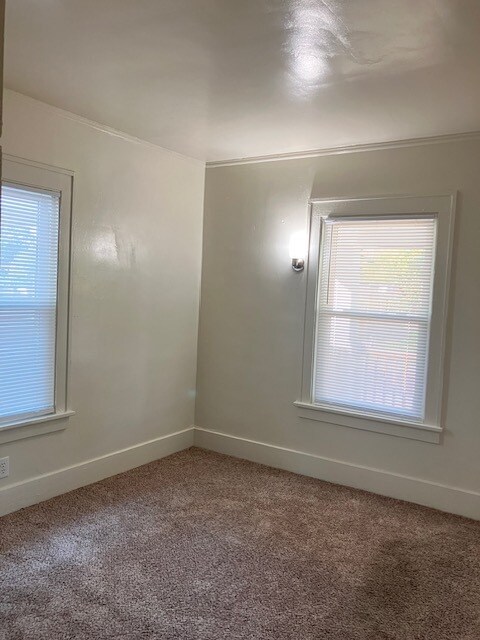 Building Photo - 308 E Virginia Ave