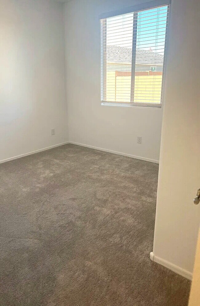 Building Photo - 4 BEDROOM RENTAL WITH 3 CAR GARAGE IN LOS PORTALES CASA GRANDE ARIZONA