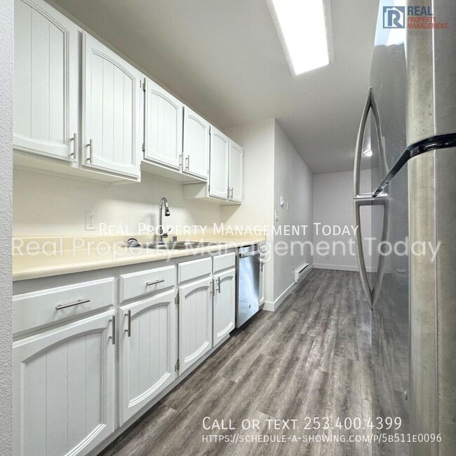 Building Photo - 4417 76th Ave W