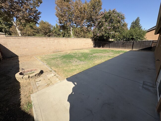 Building Photo - 3431 N Linda Vista St