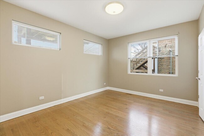 Building Photo - 1048 N Lawndale Ave