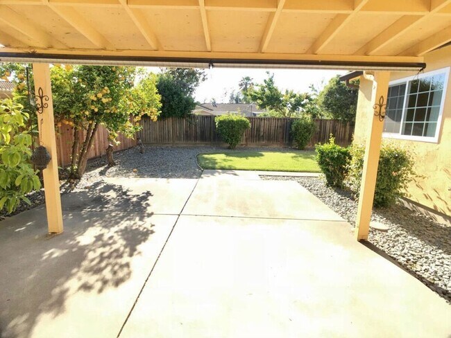 Building Photo - 2803 Dowe Ave