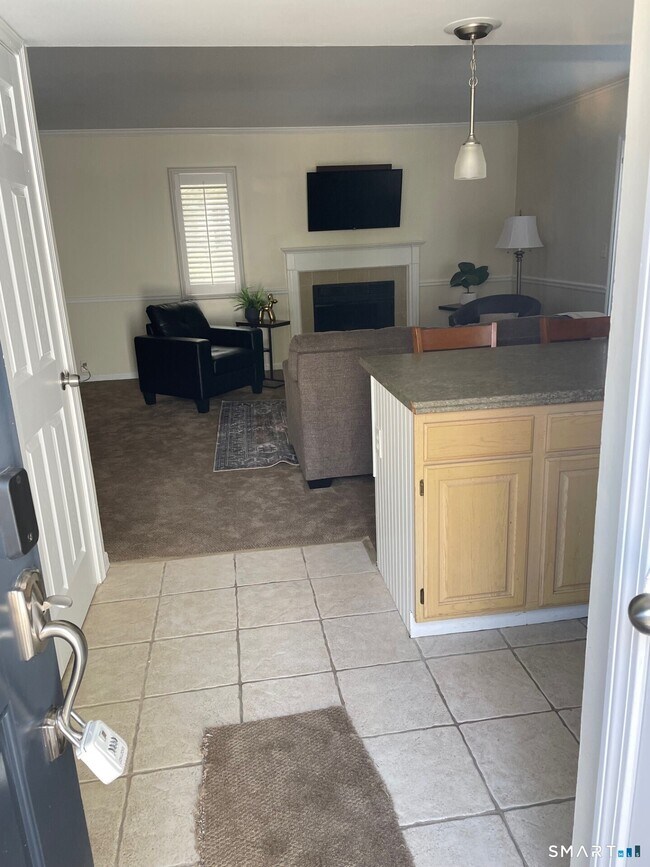 Building Photo - 221 Old Pond Ln