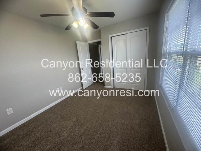 Building Photo - 2521 Spinnaker Dr