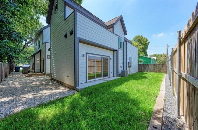 Building Photo - 502 Tillery St