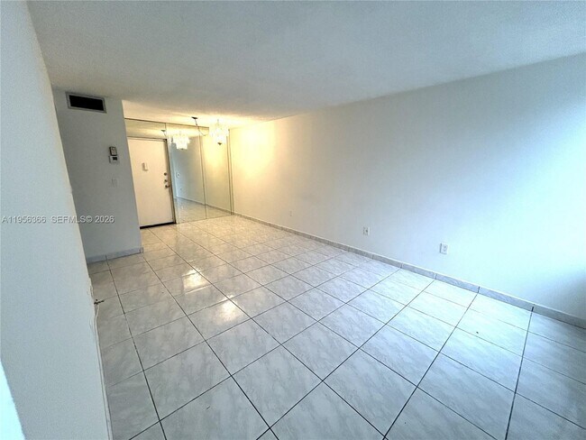 Building Photo - 250 180th Dr