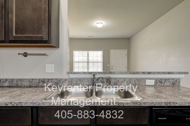 Building Photo - Gorgeous 3 Bed 2 Bath in Moore/SE OKC