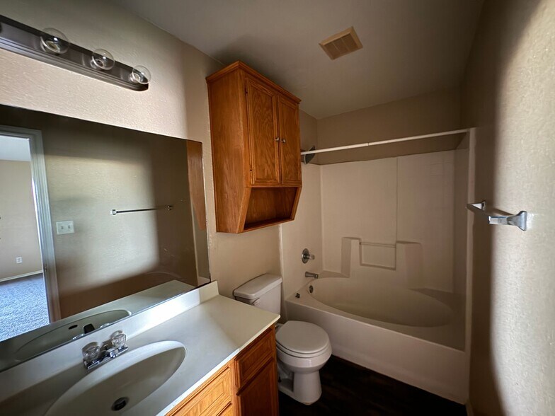 Building Photo - 3406 Toledo Dr