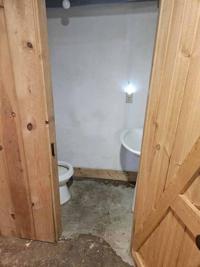 Building Photo - 619 S Kentwood Ave