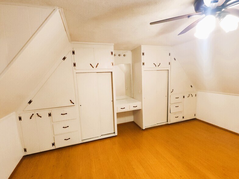 Building Photo - 865 Bear Springs Rd