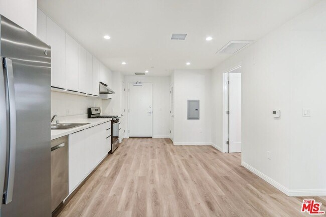 Building Photo - 951 S Wilton Pl