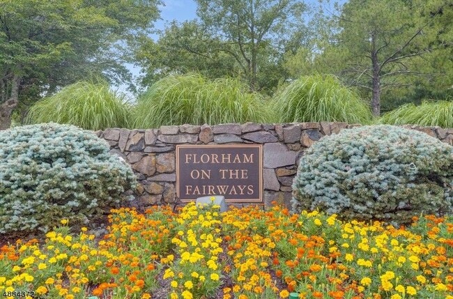 entrance to community - 4 Dearburn Ct