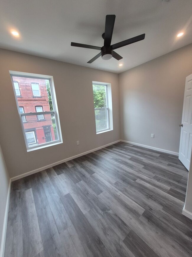Building Photo - Spacious 3BD/2.5 BA North Philadelphia - Available Now!!!