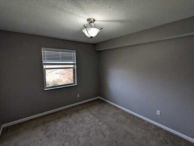 Building Photo - 1425 Willow Brook Cv