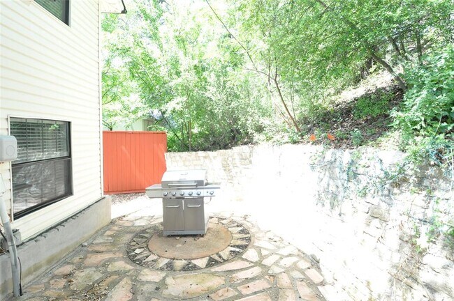 Building Photo - 9902 Talleyran Dr