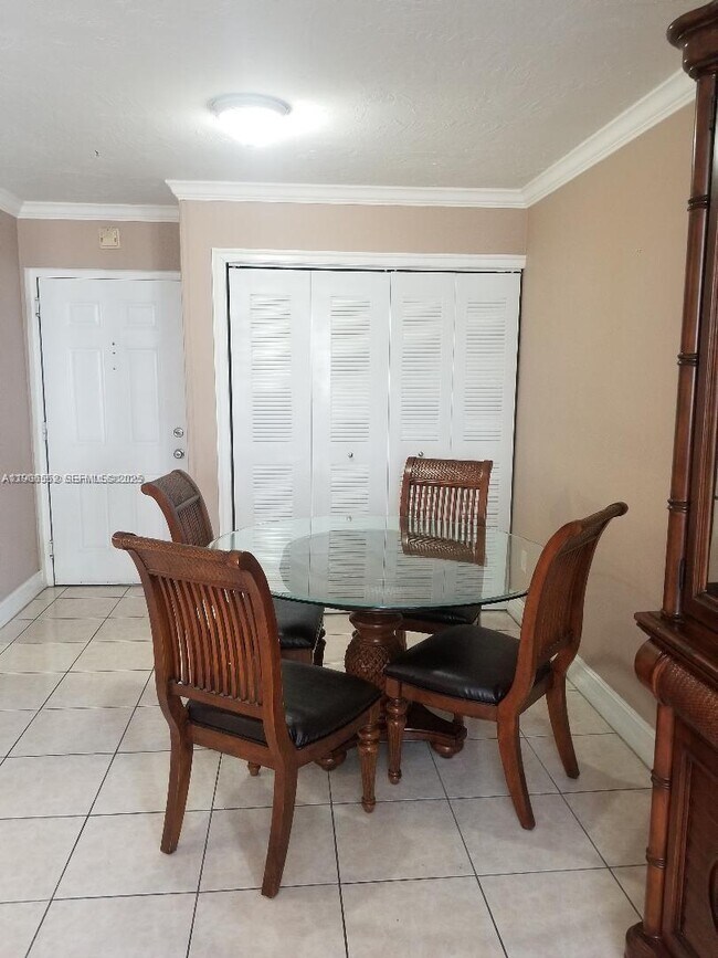 Building Photo - 9440 Fontainebleau Blvd