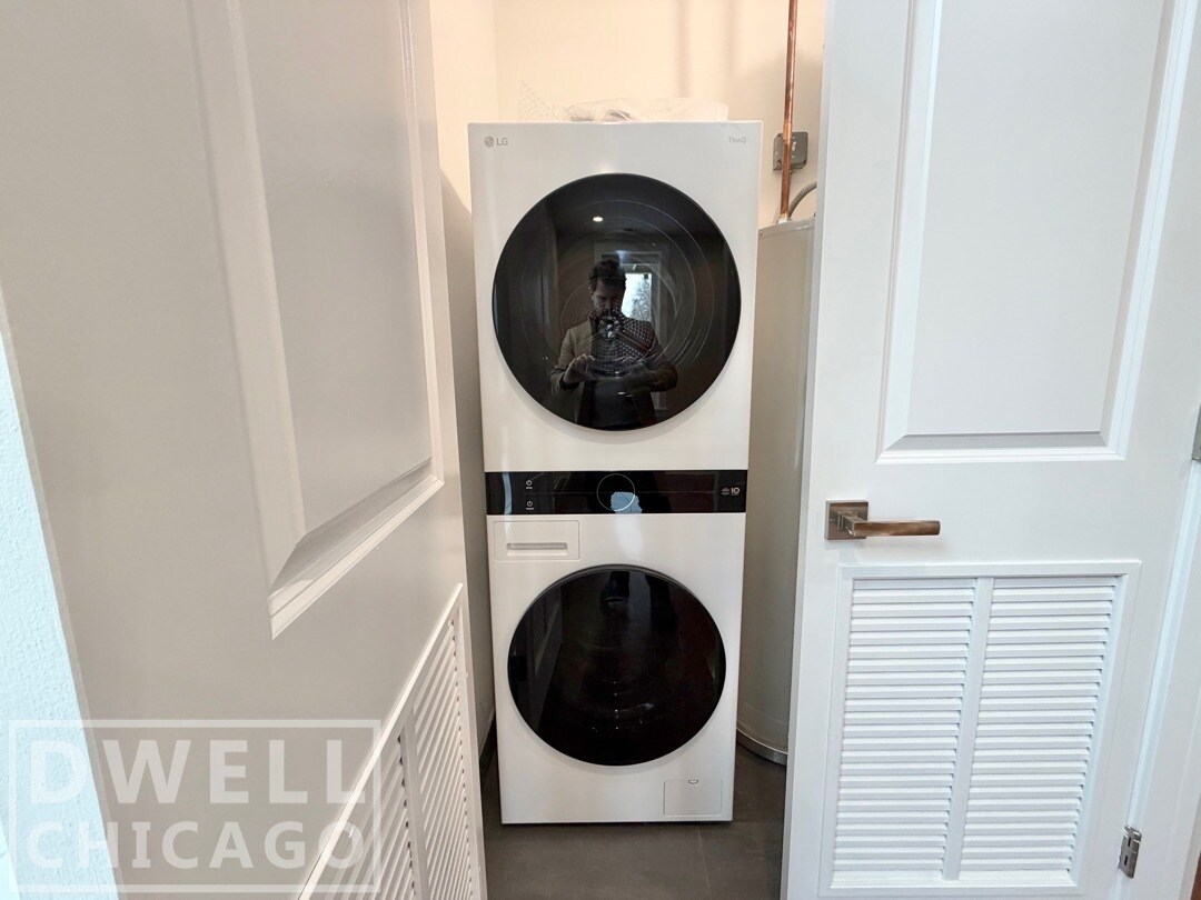 Building Photo - 1709 W Lunt Ave