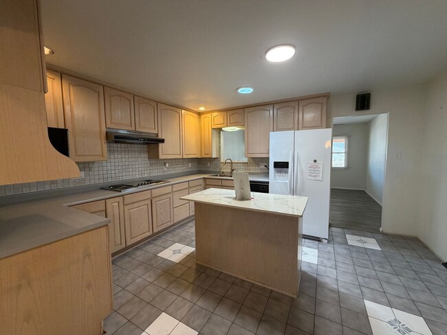 Building Photo - 2,800Sq Foot, 5 Bedroom Single Story Home Available Near Eubank Blvd NE & Copper Ave NE!
