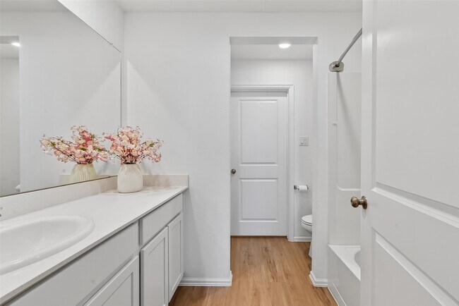 Building Photo - 7402 Clover Chase Dr