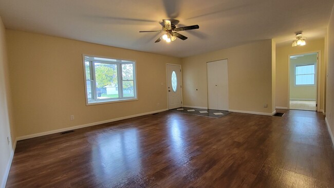 Building Photo - Charming 3 Bedroom Home With Partially Fin...