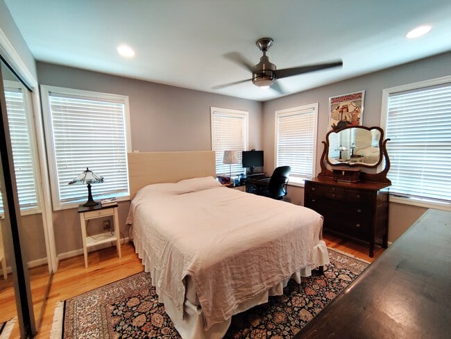 Building Photo - 5837 Edgehill Dr
