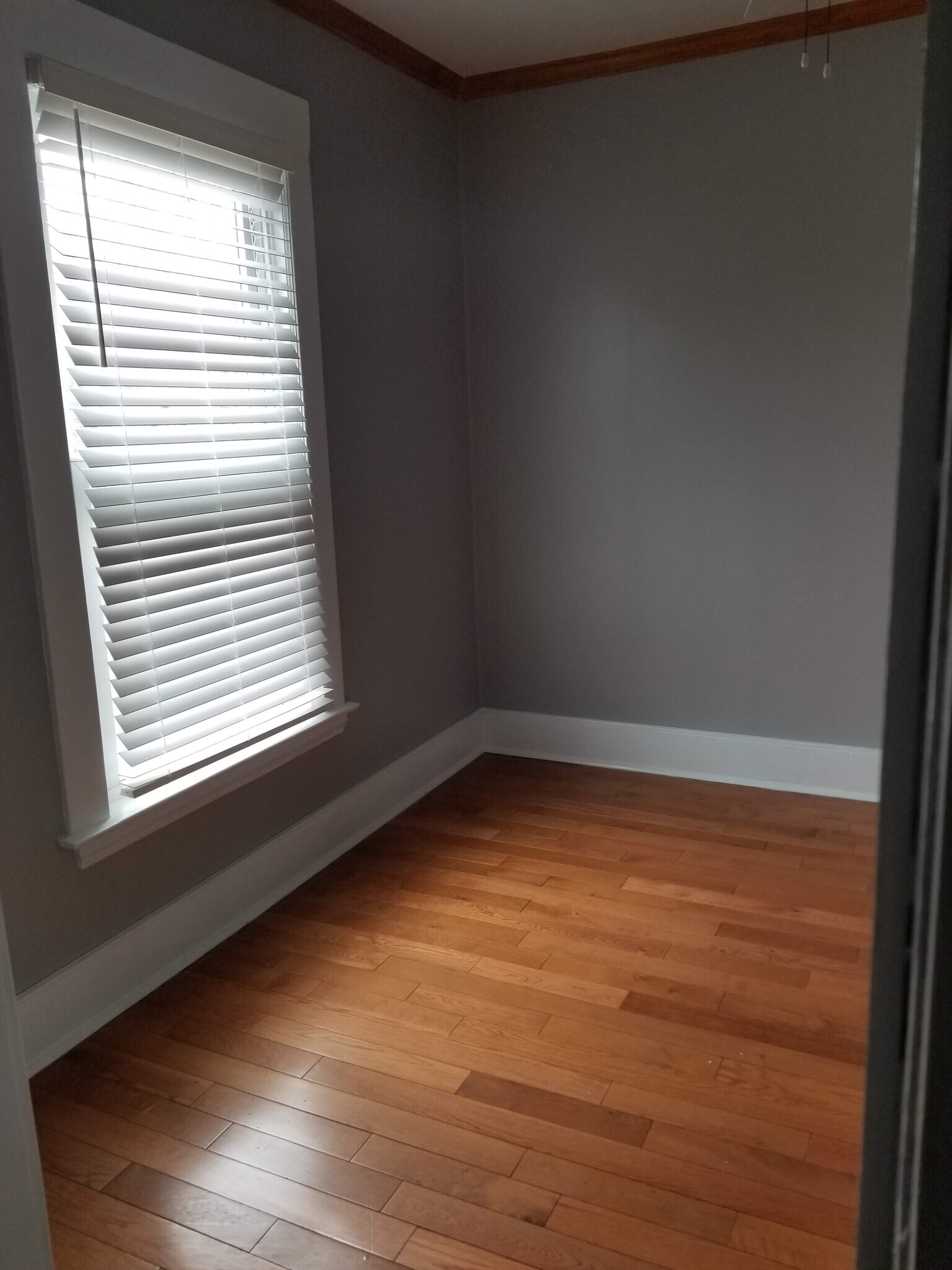 living - 2208 27th Ave S