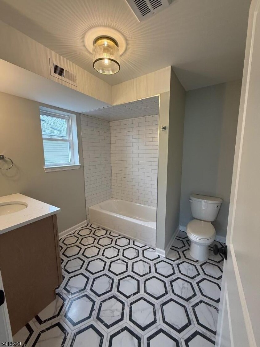 Building Photo - 140 Littleton Ave