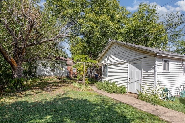 Building Photo - 6032 Marquita Ave