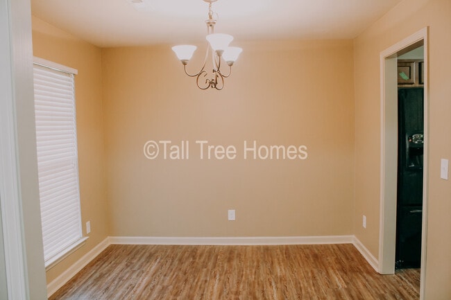 Building Photo - 635 Hope Way