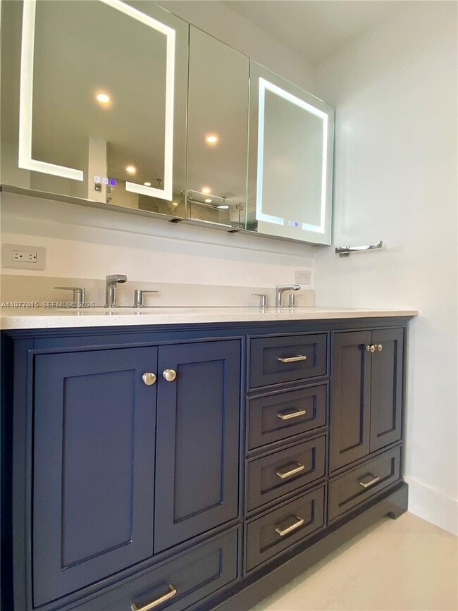 Building Photo - 6039 Collins Ave