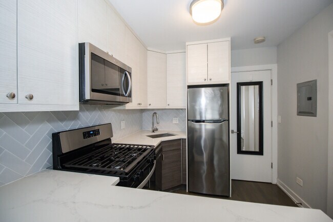 Building Photo - 5960 N Winthrop Ave