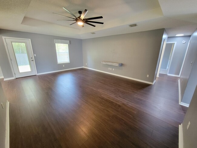 Building Photo - 400 Pristine Water Ln