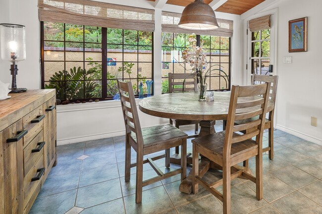 dining nook - 4244 Avenida de la Encinal