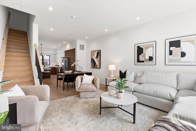 Building Photo - 261 Delmar St