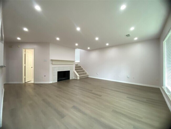 Building Photo - 15706 Springfield Dr