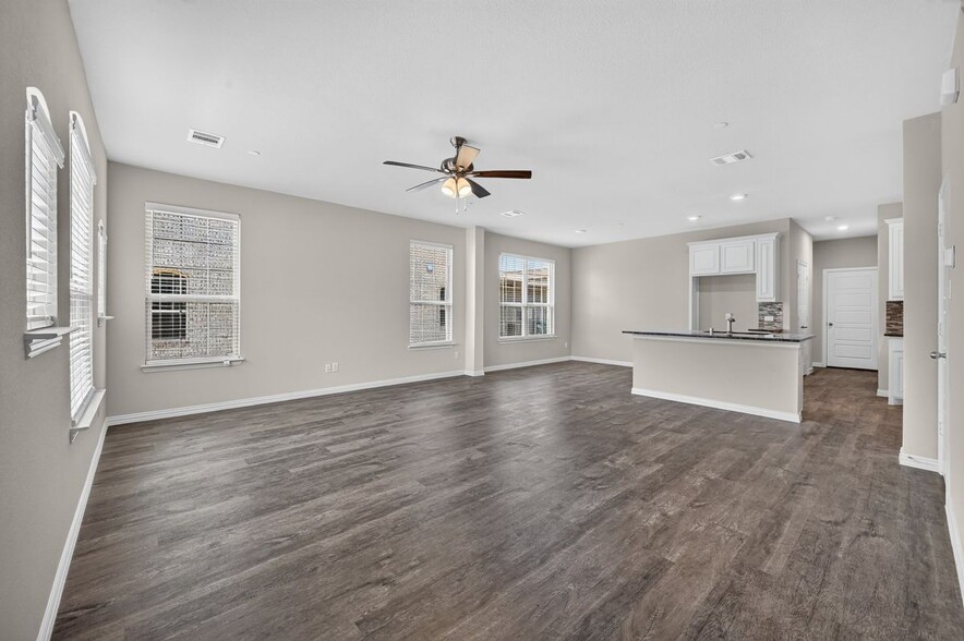 Building Photo - 3316 Solana Cir