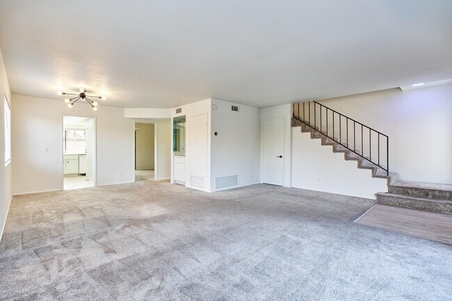 Building Photo - 2420 Los Coyotes Dr