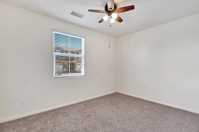 Building Photo - MOVE IN READY!! 3 BEDROOM 2 BATH HOME