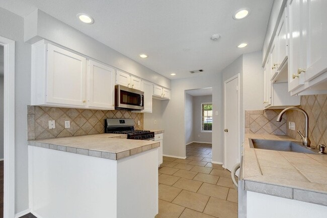 Building Photo - 6307 Smith Oak Trail