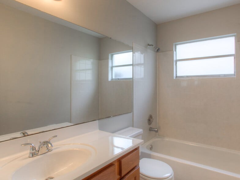 Building Photo - 9324 Pavillion Dr