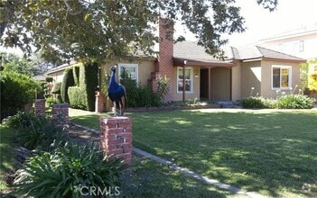 Building Photo - 944 Portola Dr