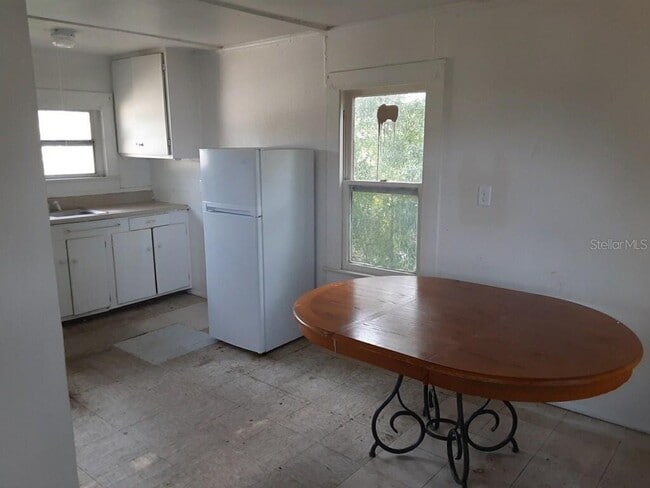 Building Photo - 414 1/2-S 1/2 S Miami St